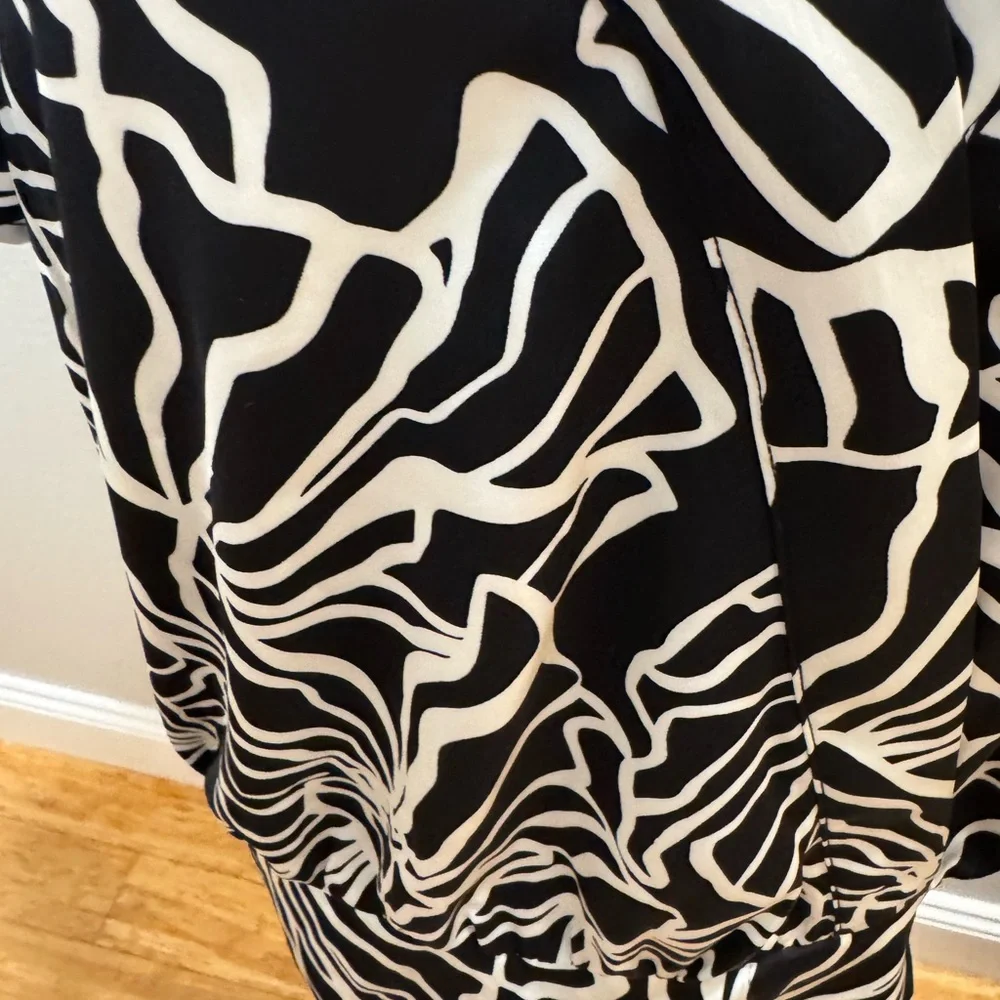 Black and White Floral Zebra Print Women's Top Nine West sz L - Picture 2 of 6